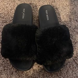 All black slippers shoes